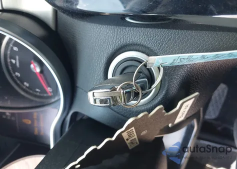 2015 Mercedes-Benz C 300 4Matic/Luxury 4Matic/Sport 4Matic z USA, uszkodzony, nr VIN 55SWF4KB9FU023915